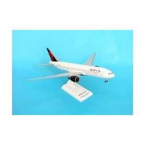  Skymarks Delta 777 200LR Model Plane Toys & Games