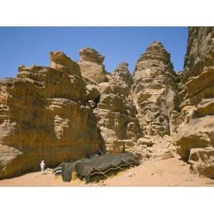 Bedouin Tent and Rocks of the Desert, Wadi Rum, Jordan, Middle East 