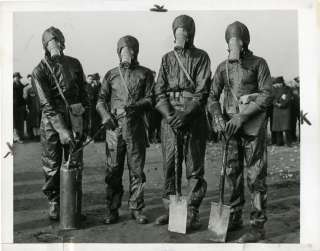 NEWS PHOTO NYC WWII GAS DECONTAMINATION SUITS (1942)  