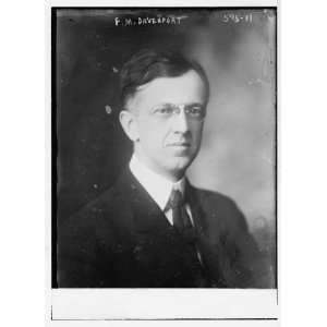 F.M. Davenport,bust