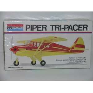   Piper Tri Pacer Civilian Aircraft   Plastic Model Kit 