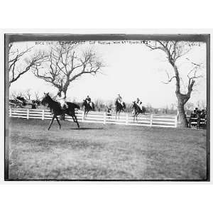  Photo Jumpers racing for Cedarhurst Cup, won by Ringlets 