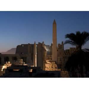  Hatshepsuts obelisk, sculpted from a single block of 