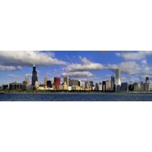  Urban Skyline by the Shore, Chicago, Illinois, USA Premium 