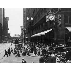  ca 1930 photo Crowded business district, State Street at 