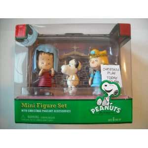 Peanuts PVC Mini Figure Set of 3 with Christmas Pageant Accessories 