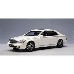  MAYBACH 57 S in White diecast model car by Auto Art in 1 