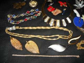 Vintage Retro Era Costume Jewelry Broochs Necklace Pendants Huge Lot 