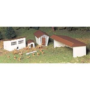  Bachman   Farm Out Buildings w/Animals Snap Kit (4) O 