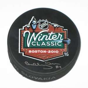  Autographed Bobby Orr 2010 Winter Classic puck Sports 