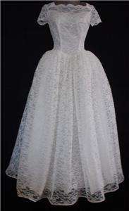 Vintage 1950s   1960s Lace Wedding Dress / Prom Formal or Ball Gown 