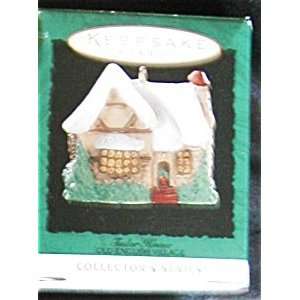  Tudor House Old English Village miniature 1995 Hallmark 