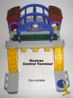 FiSHeR PRiCe GeOTRaX CENTRAL TERMINAL TRaIN TRaCK PLaYSeT 