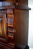 WELL USED DINING ROOM SET TABLE/4 CHAIRS/HUTCH/2 LEAVES SOLID MAPLE 