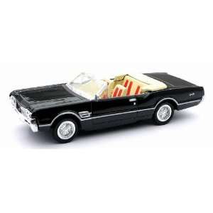   NewRay 1/43 Die Cast Classic Car Oldsmobile 1966 4 4 2 Toys & Games