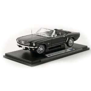  118 1964 Ford Mustang Convertible   Black Toys & Games
