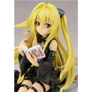 To Love Ru Golden Darkness 18 PVC Figure Megahouse  