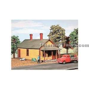   Model Builders N Scale One Story Section House Kit Toys & Games