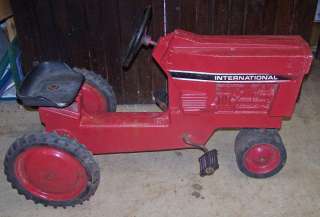 Vintage INTERNATIONAL Harvester IH Pedal Tractor  