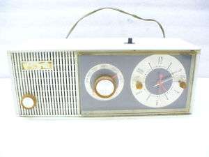 Arvin Vintage Tube Type AM/Clock Radio.  