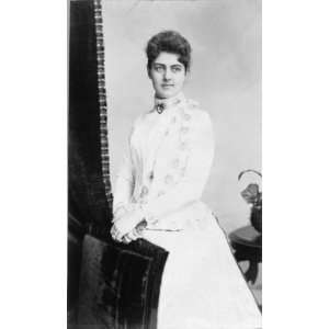  1886 photo Mrs. Frances Folsom Cleveland, three quarter 