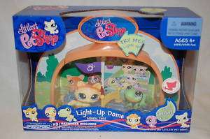 Littlest Pet Shop Light Up Dome Athletic Field & 2 Pets  